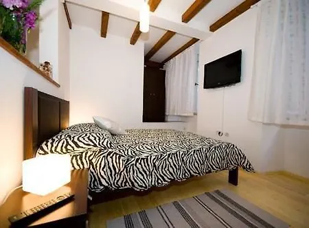 Apartment Flores *