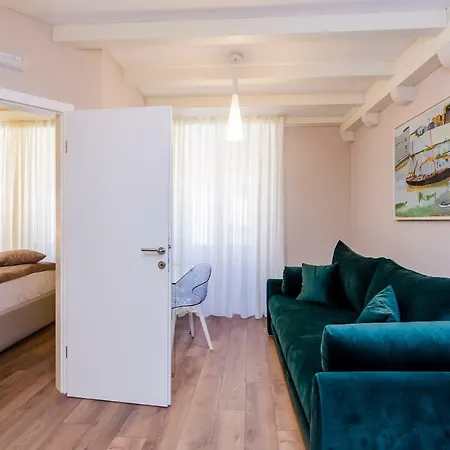 Flores Apartment