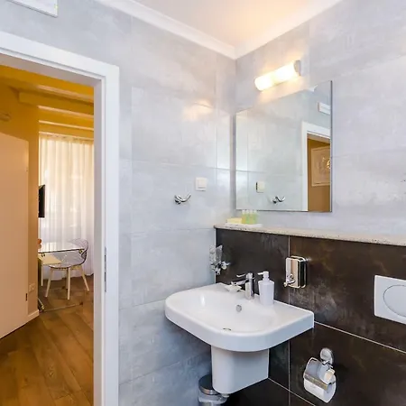 Apartment Flores